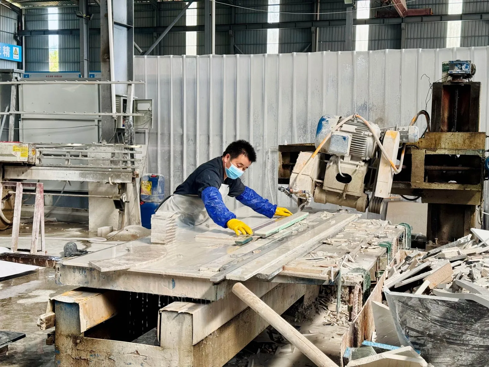 Edge chamfering machine